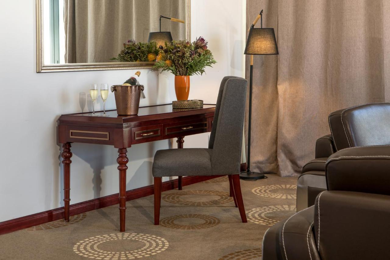 Flamingo Villas Boutique Hotel Уолфиш-Бей Экстерьер фото