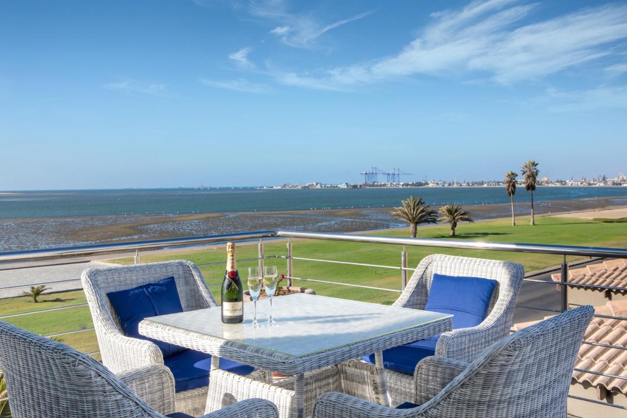 Flamingo Villas Boutique Hotel Уолфиш-Бей Экстерьер фото