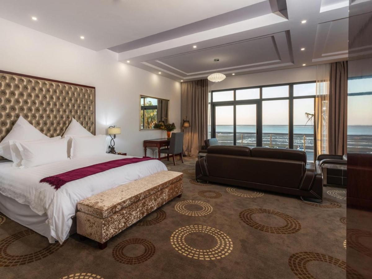 Flamingo Villas Boutique Hotel Уолфиш-Бей Экстерьер фото