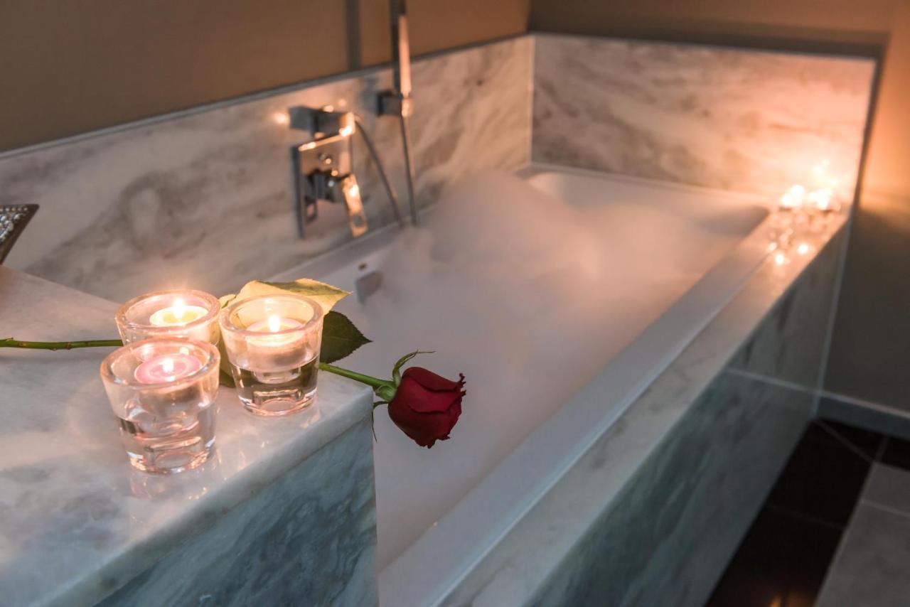 Flamingo Villas Boutique Hotel Уолфиш-Бей Экстерьер фото