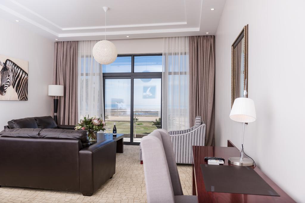 Flamingo Villas Boutique Hotel Уолфиш-Бей Экстерьер фото