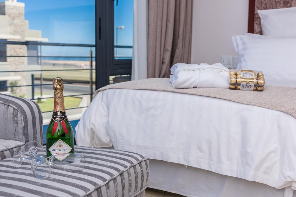Flamingo Villas Boutique Hotel Уолфиш-Бей Экстерьер фото
