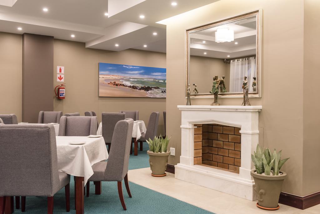 Flamingo Villas Boutique Hotel Уолфиш-Бей Экстерьер фото